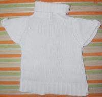 Продам б/у белый вязаный свитер на девочку