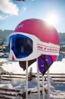 Гигантские горнолыжные шлемы объёмные рекламные фигуры из пластика