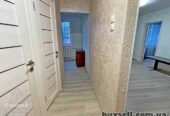 Сдам укомплектованную трехкомнатную с ремонтом на Клинике.