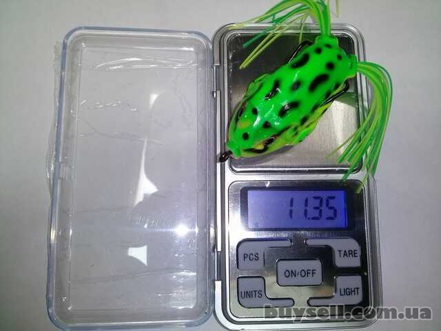 Лягушка незацепляйка на щуку с хвостиком
