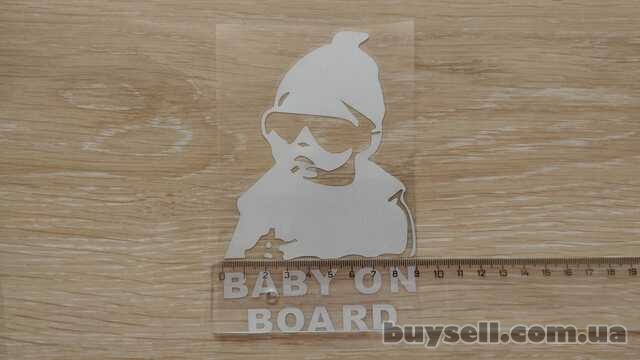 Наклейка Baby on board Белая светоотражающая на авто