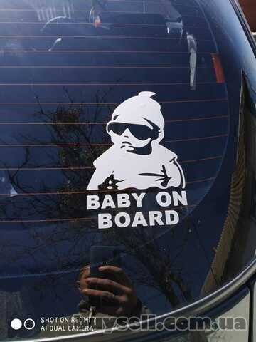 Наклейка на авто Baby on board Белая светоотражающая