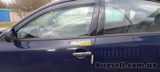 Наклейка на авто FakeTaxi желтая светоотражающая