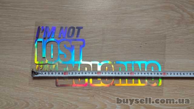Наклейка на авто im not lost im exploring