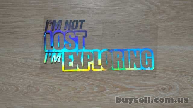 Наклейка на авто im not lost im exploring