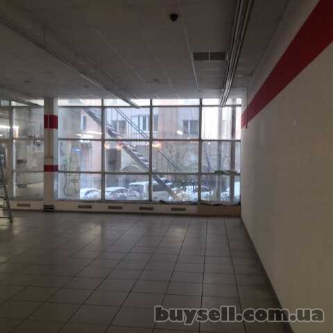 Київ, вул. Голего, 7, приміщення в ТЦ 150м2 (1й пов.)