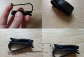 Держатель очков и пластиковых карточек на козырьке