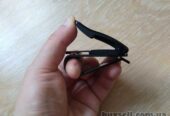 Держатель очков и пластиковых карточек на козырьке
