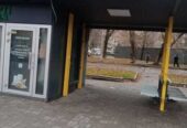 Бульвар Слави 5,  біля "Сільпо" Червона лінія з окремим вход