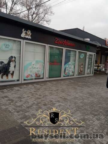 Бульвар Слави 5,  біля "Сільпо" Червона лінія з окремим вход