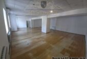 Офіс в центрі міста,  своя вода каналізація.  Грушевського 10