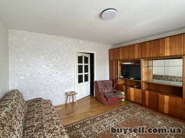 Продам 2-к квартиру 54 м2 на Косиора.  Кирпичная высотка,  средний эта