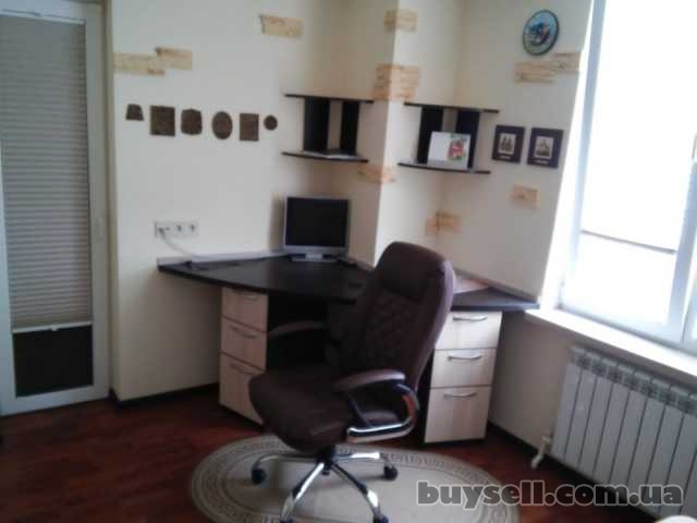 Продам.  2-к. кв.  16/25,  пр. Александра Поля 27-Д