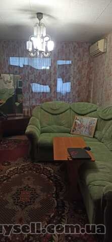 Продам.  3-к. кв.  1/9,  ул. Калиновая,  угол Янтарной.
