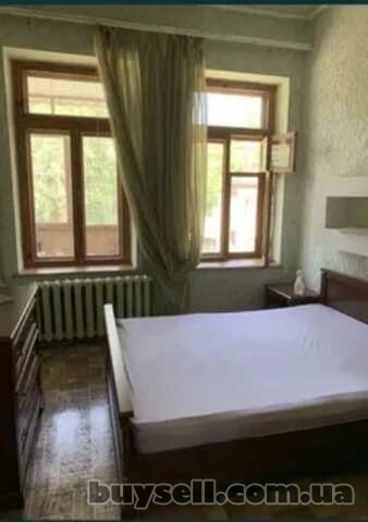 Продам.  3-к. кв.  2/2,  центр,  ул. Исполкомовская