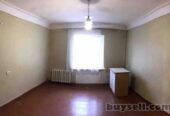 Продам.  3-к. кв.  2/2,  ул. Караваева угол ул. Авиационная.