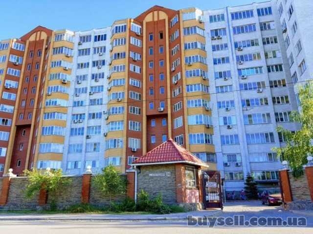 Продам.  5-к. кв.  3/11,  ж/м Солнечный,  ул. Любарского 36.