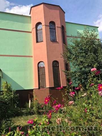 Продам.  Дом 280 м. кв. ,  5. 5 соток,  район Гагарина,  ул. Аэродромн