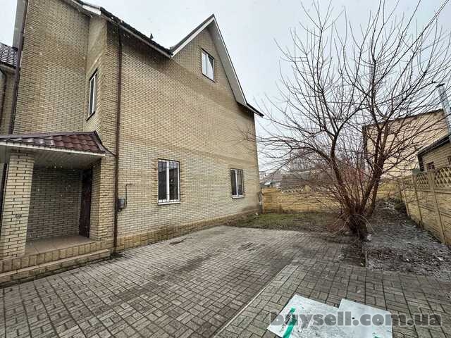 Продам.  Дом 301 м. кв.  3 сотки ул. Братьев Бачинських (Радищева)