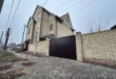 Продам.  Дом 301 м. кв.  3 сотки ул. Братьев Бачинських (Радищева)