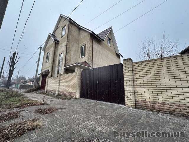 Продам.  Дом 301 м. кв.  3 сотки ул. Братьев Бачинських (Радищева)