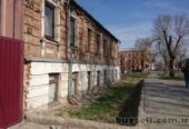 Продам.  Помещение под офис 120 м. кв.  6, 5 соток.  ул. Светлова