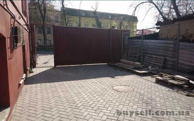 Продам.  Помещение под офис 120 м. кв.  6, 5 соток.  ул. Светлова