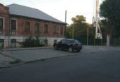 Продам.  Помещение под офис 120 м. кв.  6, 5 соток.  ул. Светлова