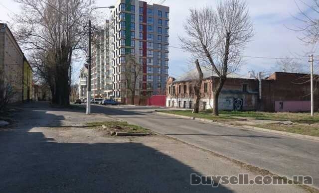 Продам.  Помещение под офис 120 м. кв.  6, 5 соток.  ул. Светлова