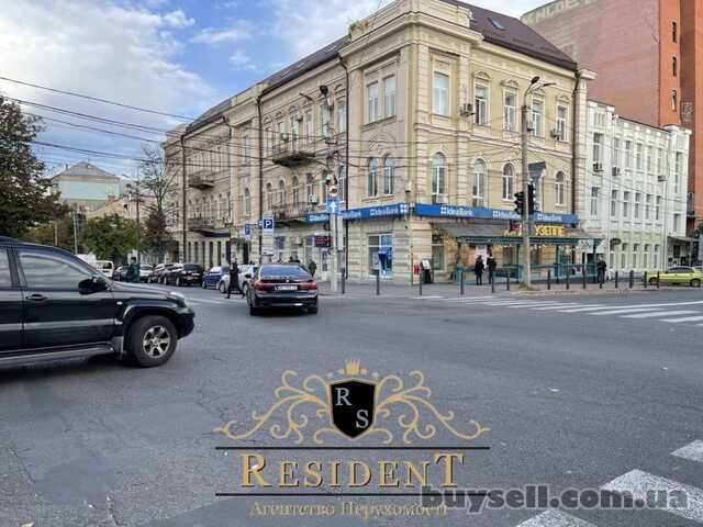 Продажа приміщення в центрі.  Цоколь,  525 м2.