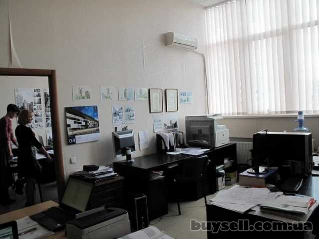 Сдам.  Офис 60 м. кв.  угол пр. Леси Украинки и ул. Надежды Алексеенко