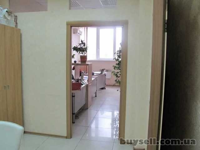 Сдам.  Офис 90 м. кв.  угол пр. Леси Украинки и ул. Надежды Алексеенко