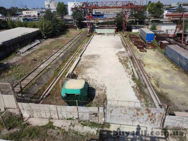 Сдам.  Открытую площадку 3 000 м. кв.  район ул. Александра Оцупа