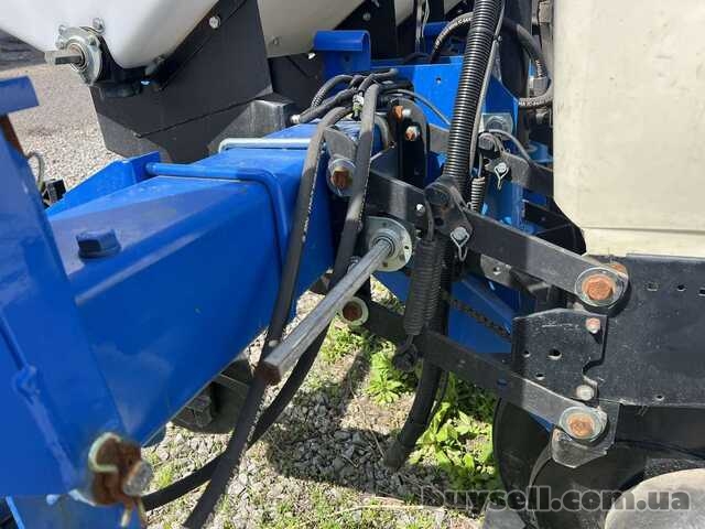 Kinze 3000,  8 рядів,