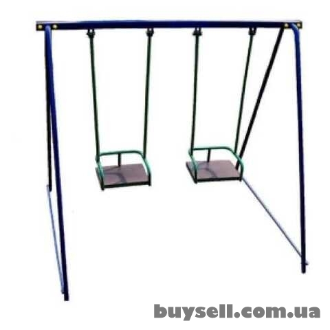 Качели металлические двухместные уличные высокие для всей семьи.