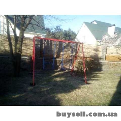 Качели металлические двухместные уличные высокие для всей семьи.