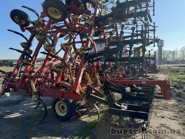 Культиватор Bourgault 8810 + бункер для внесення добрив Bourgault 6350