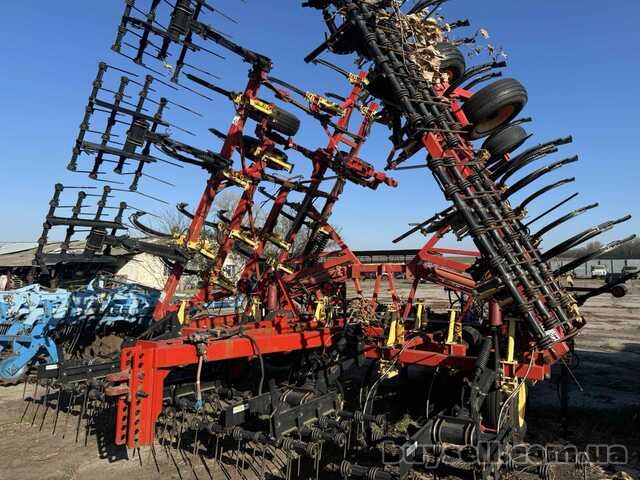Культиватор Bourgault 8810 + бункер для внесення добрив Bourgault 6350
