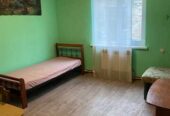 м. Димеевская. Сдам 3х ком. квартиру покомнатно.
