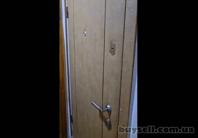 м. Университет. Продам 2х ком. квартиру. Торг.