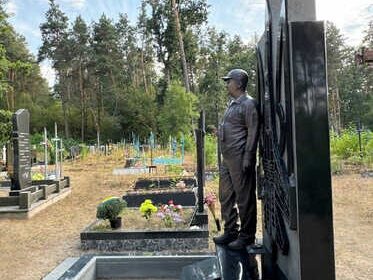 kiev-pamyatnik_zagiblogo_lotchika_vigotovlennya_nadgrobkiv_ta_skulptur_dl_4034913