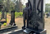 Пам’ятник загиблого льотчика,  виготовлення надгробків та скульптур дл
