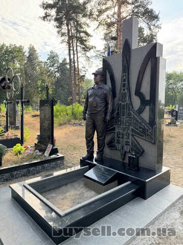 Пам’ятник загиблого льотчика,  виготовлення надгробків та скульптур дл
