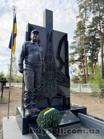 Пам’ятник загиблого льотчика,  виготовлення надгробків та скульптур дл