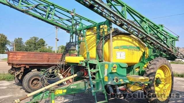 прічипний обприскувач John Deere740