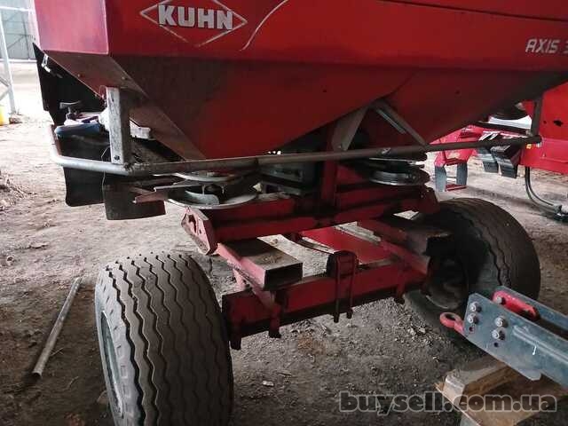 причіпний розкидач для мініральних добрив KUHN AXIS 30. 1
