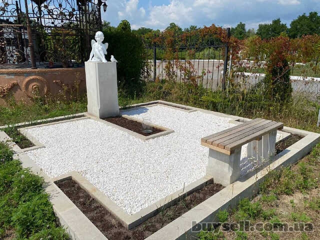 Светлая память в образе ангела памятник ребёнку.