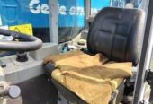 Телескопічний навантажувач Genie Італія