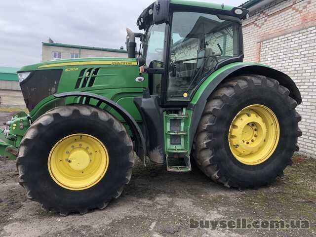 Трактор John Deere 6210R