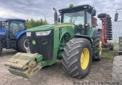 kiev-traktor_John_Deere_8310R_4040399